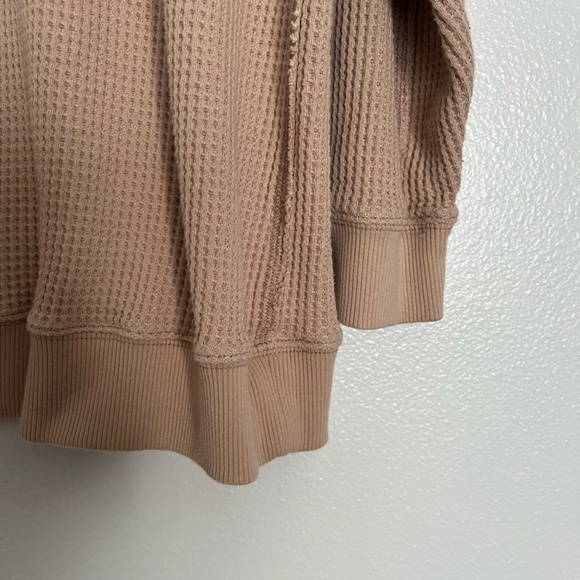 aerie - Ultra-Cozy Waffle Knit CHICAGO Graphic Beige Crew Neck Sweatshirt - XL - Picture 6 of 14